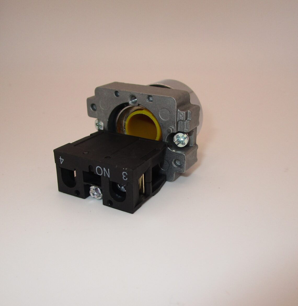 ANDELI XB2BA51 22mm Yellow Push Button Spring Return - Image 2