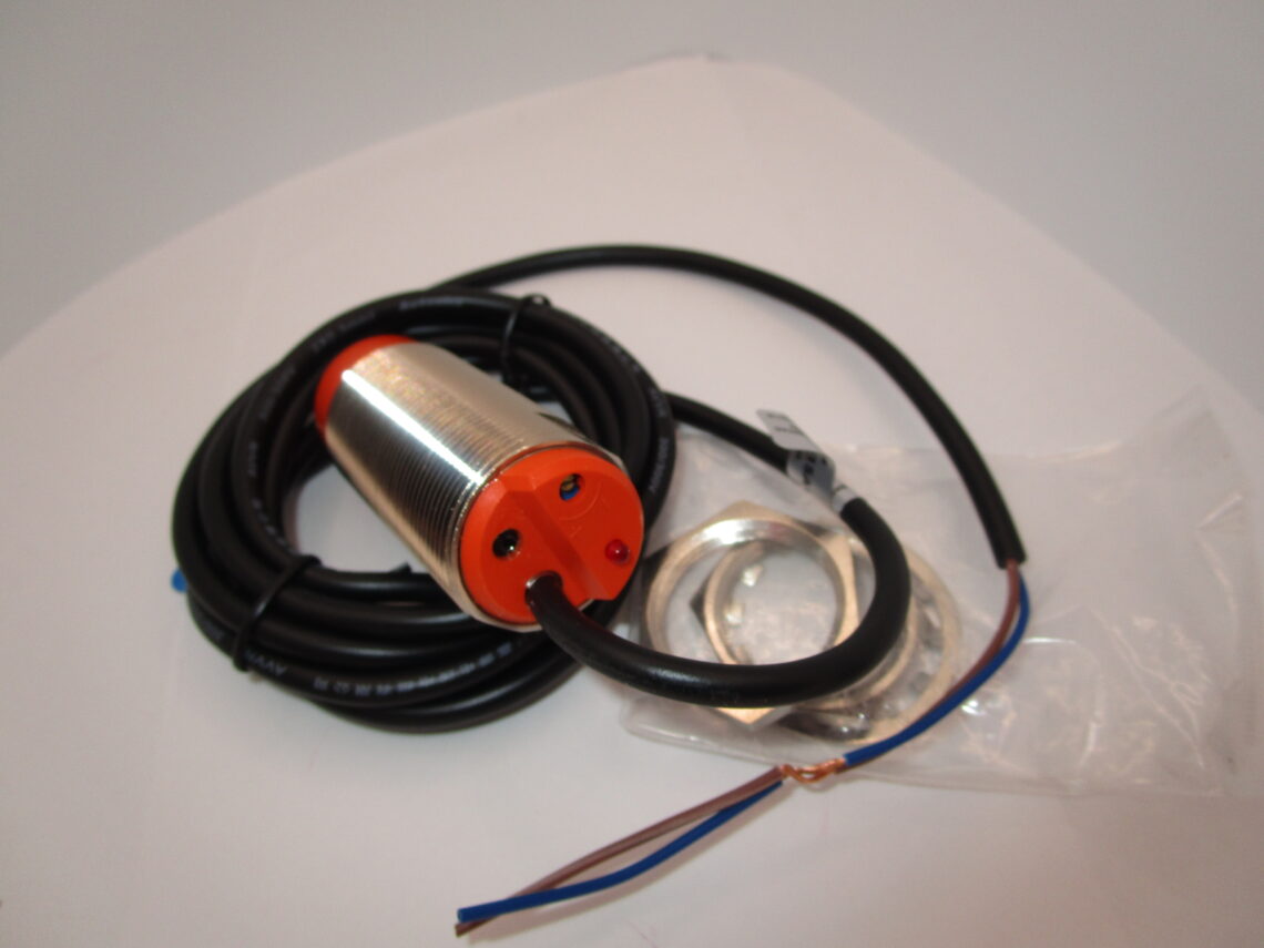 AUTONICS CR30-15AC Proximity Sensor - Image 4