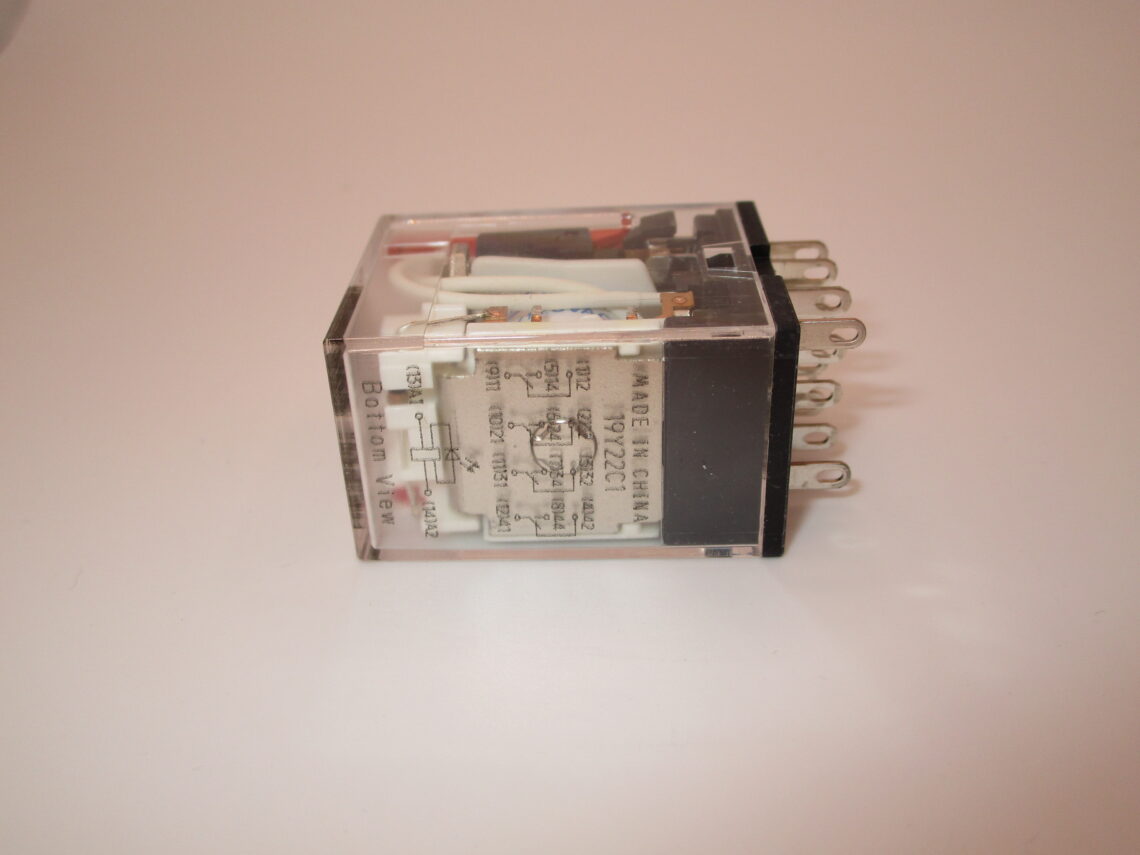 OMRON MY4N-GS 110/220vac 14 pin Relay - Image 3