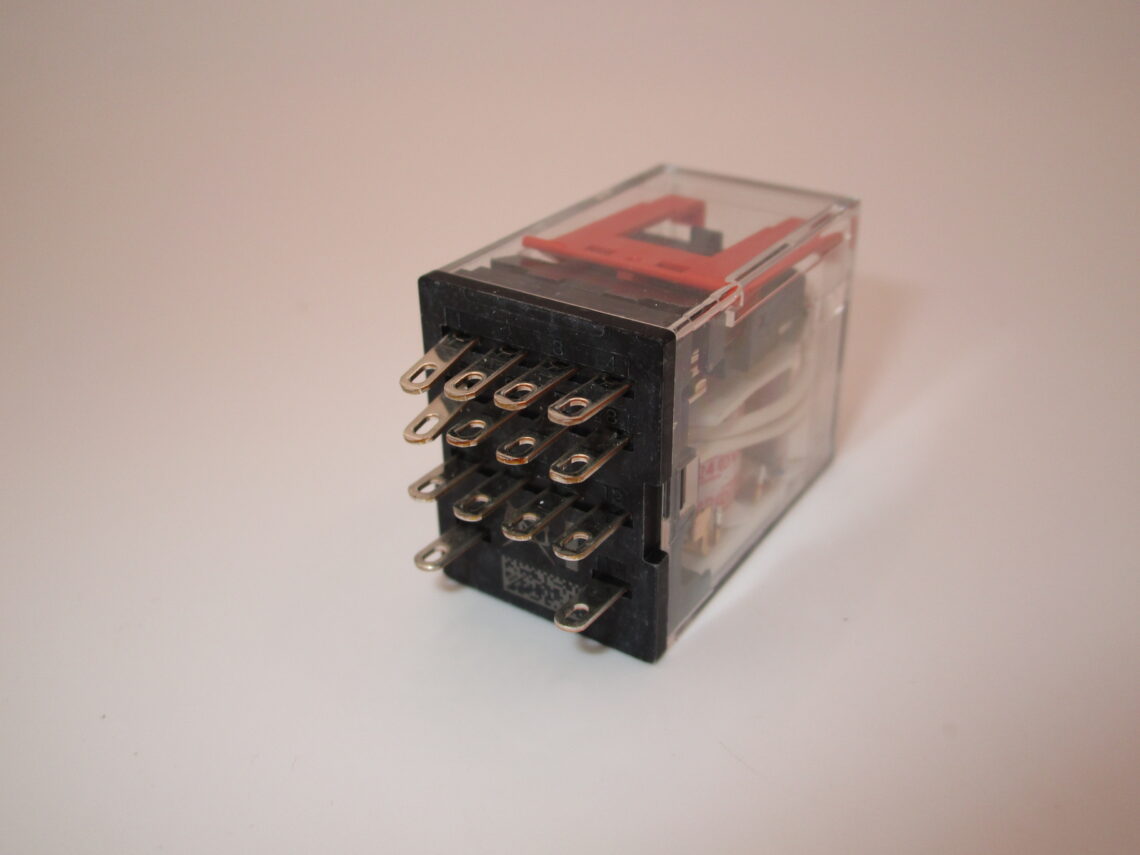 OMRON MY4N-GS 220/240vac 14 pin Relay - Image 4