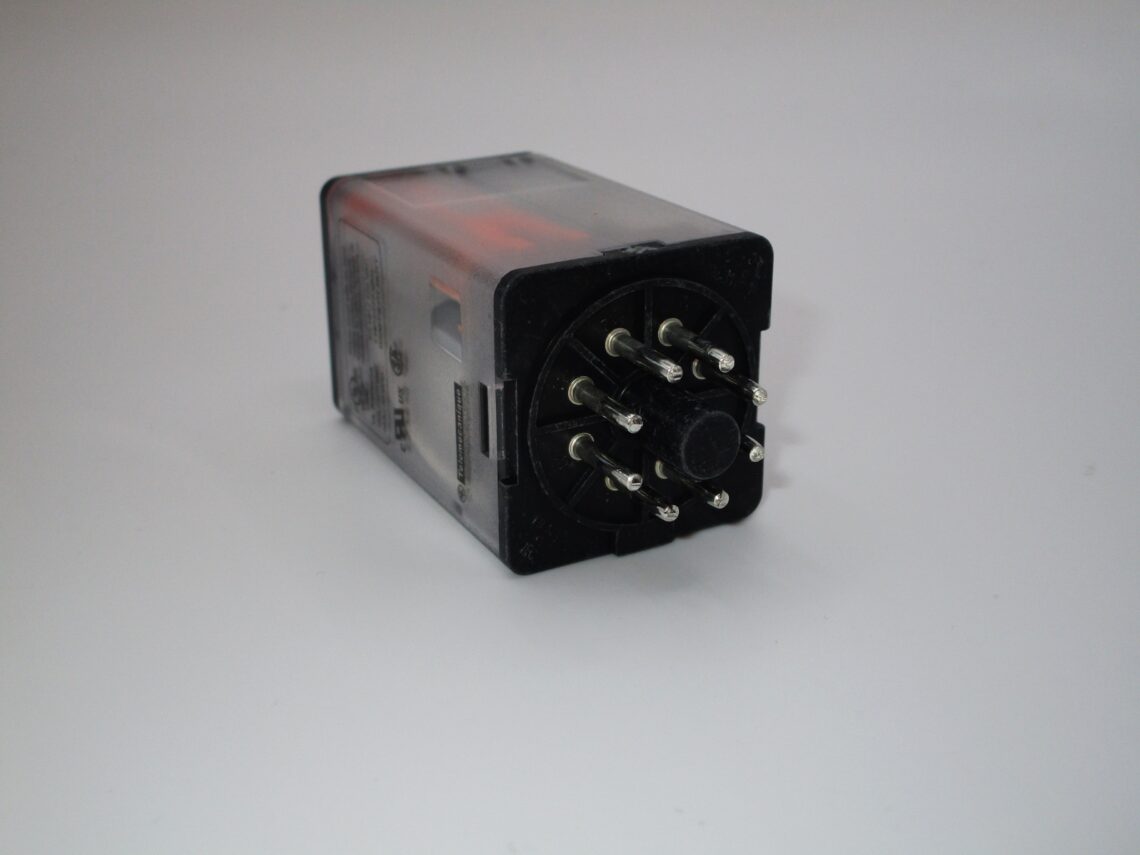 SCHNEIDER RUMC21BD plug in relay - Image 4