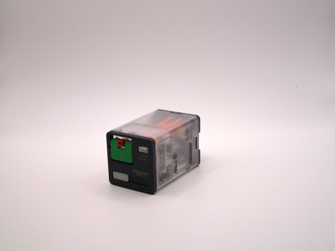 SCHNEIDER RUMC21F7 plug in relay - Image 3