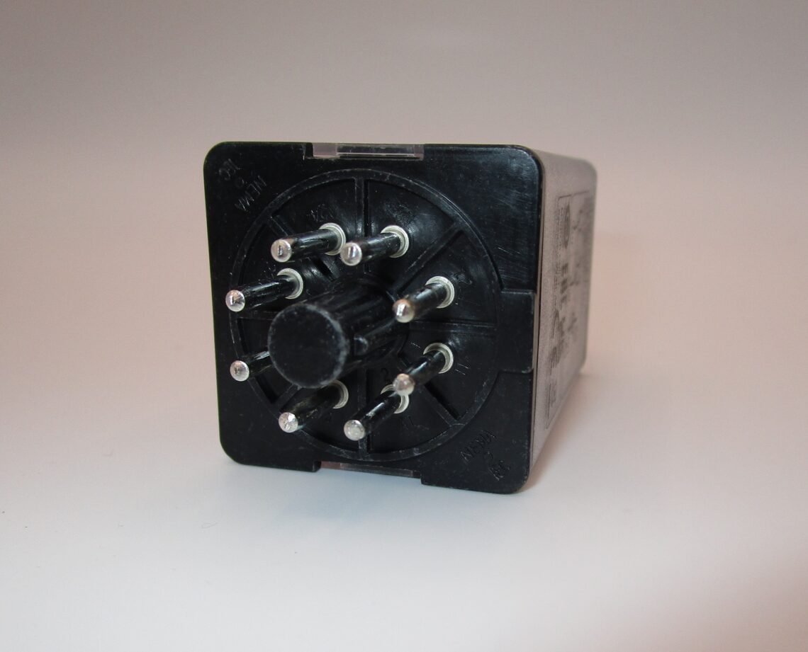 SCHNEIDER RUMC21F7 plug in relay - Image 5