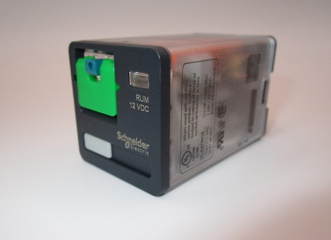 SCHNEIDER RUMC21JD plug in relay
