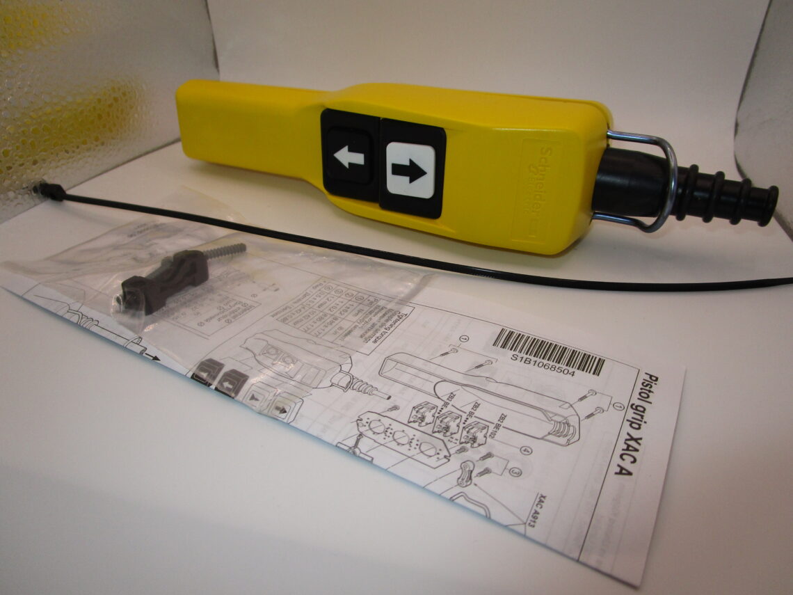 SCHNEIDER XACA211 Pendant control station