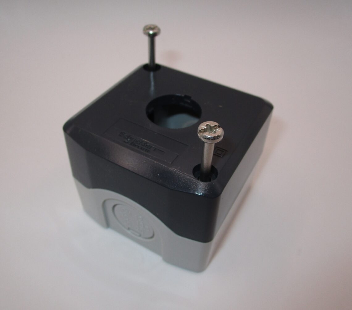 SCHNEIDER XALD01 Empty control station Harmony for 22mm