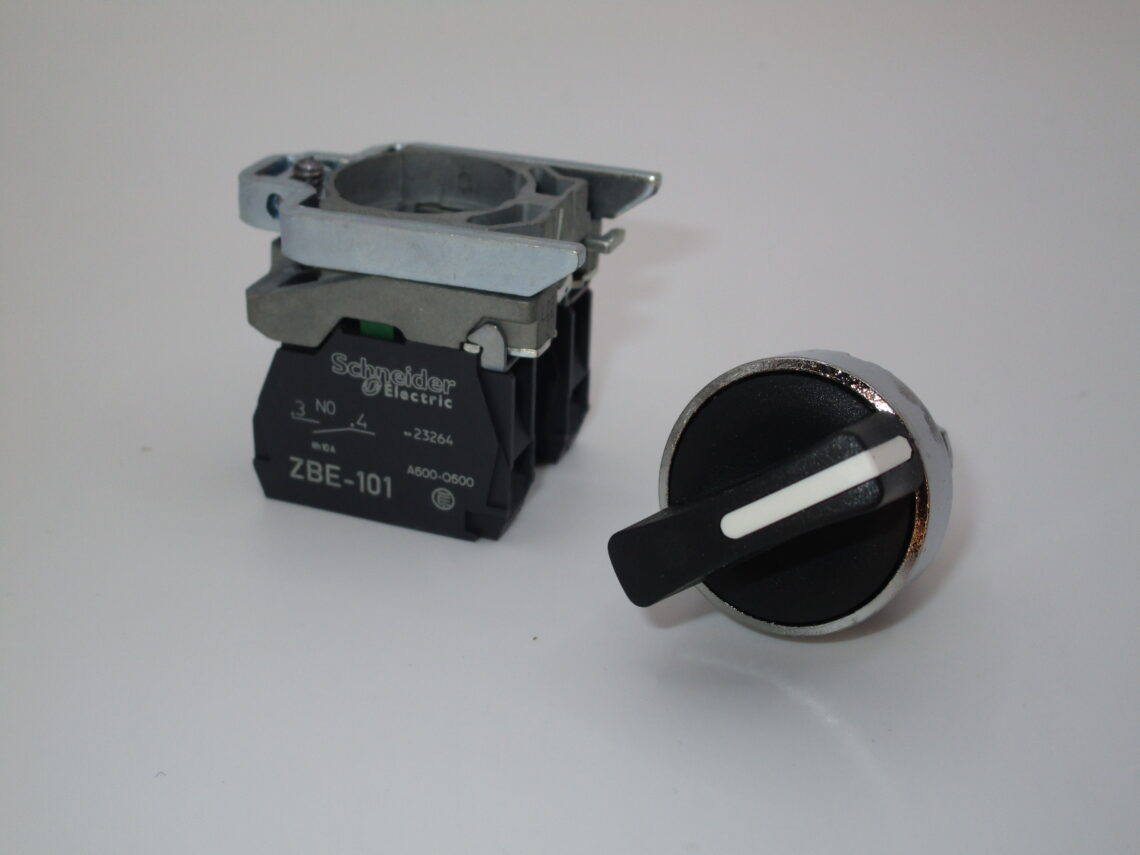 SCHNEIDER XB4BD25 Harmony 22mm BLACK selector switch 1NO+1NC