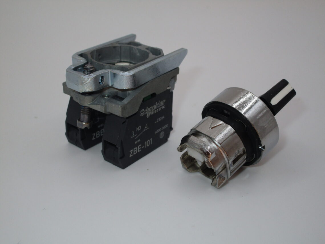 SCHNEIDER XB4BD25 Harmony 22mm BLACK selector switch 1NO+1NC - Image 2