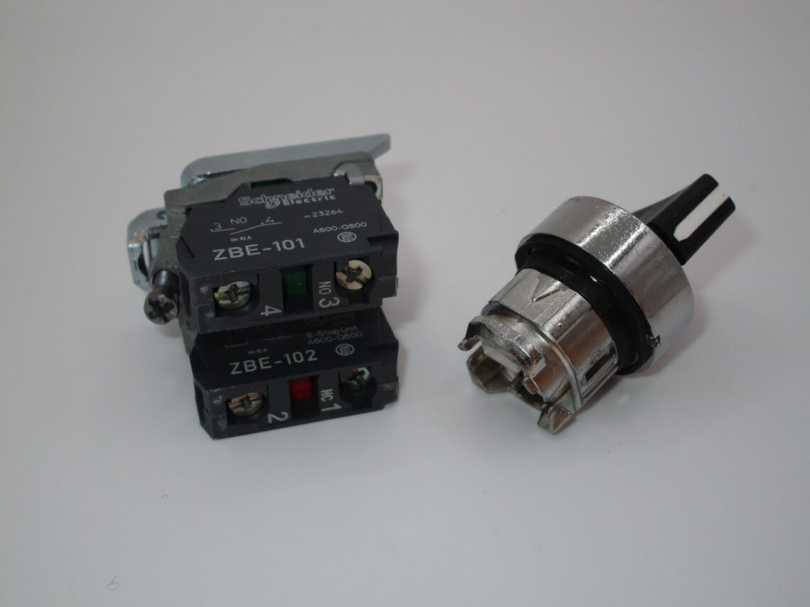 SCHNEIDER XB4BD25 Harmony 22mm BLACK selector switch 1NO+1NC - Image 3