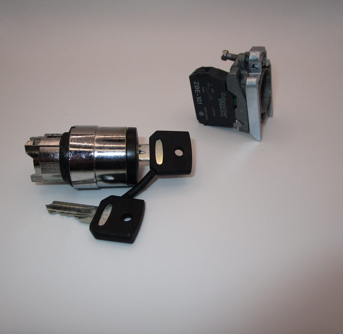 SCHNEIDER XB4BG21 Schneider Key Switch Selector