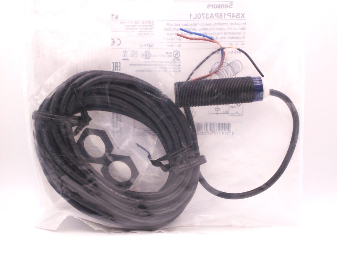 TELEMECANIQUE XS4P18PA370L1 Inductive proximity sensor - Image 2
