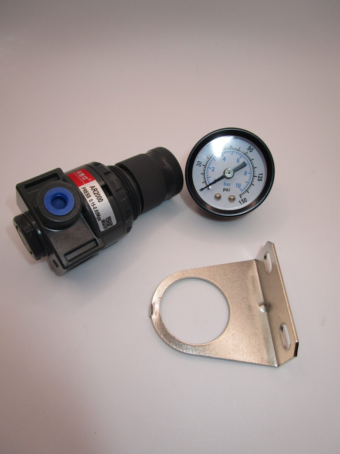 Air pressure regulator 1/4" with PSI Gauge AR2000 - Image 2
