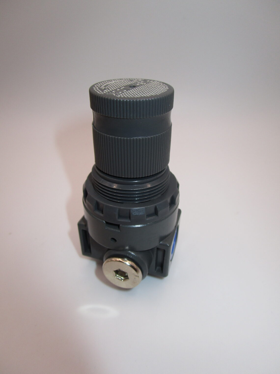 Air pressure regulator 1/4" with PSI Gauge AR2000 - Image 4