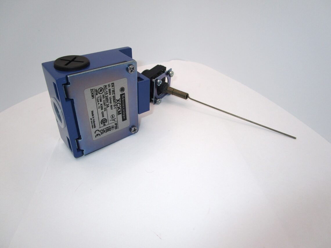 TELEMECANIQUE XCKM106 Limit Switch - Image 4
