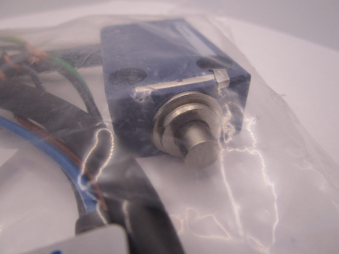 TELEMECANIQUE XCMD2110L1 Limit switch - Image 4