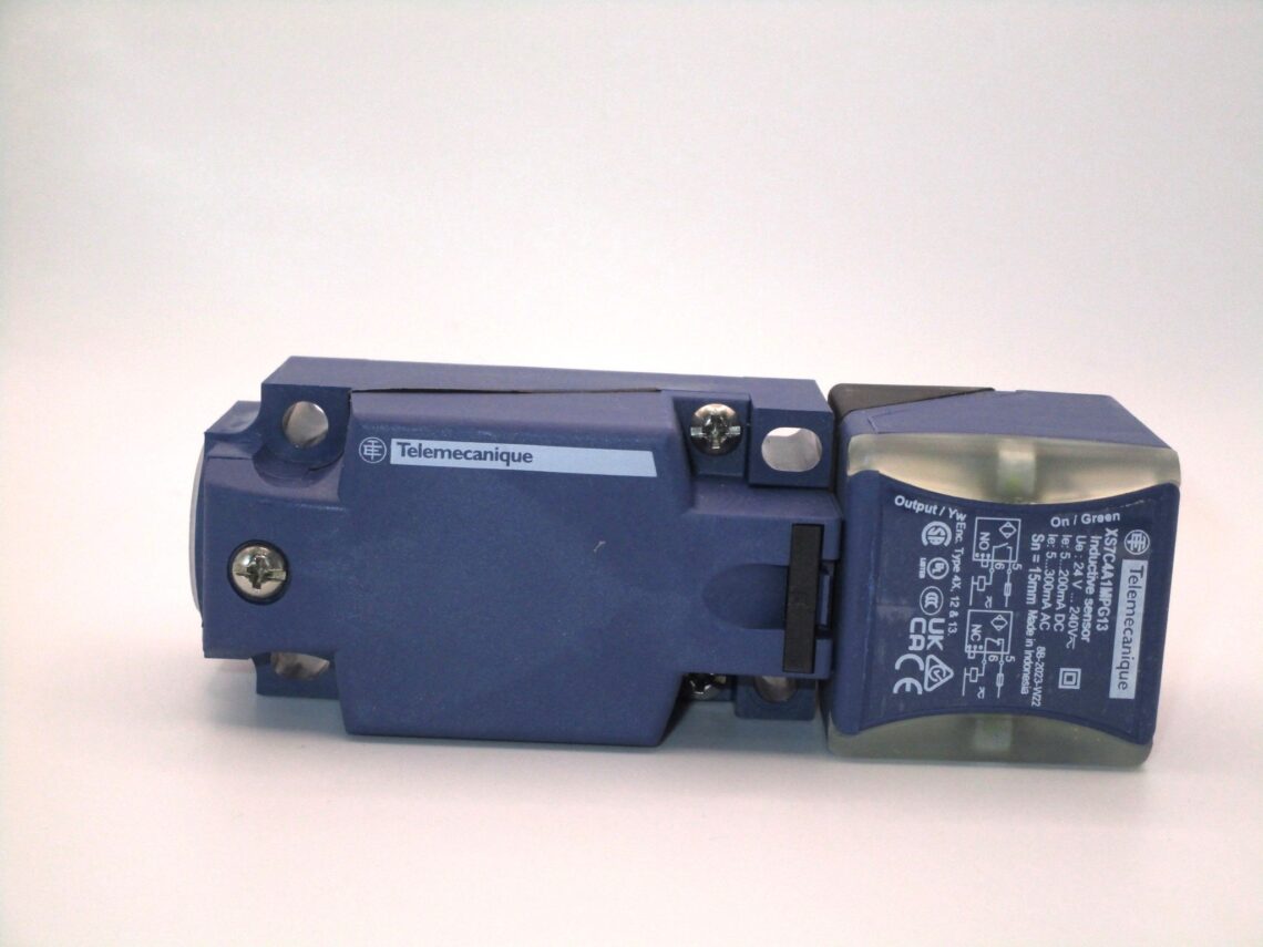 TELEMECANIQUE XS7C4A1MPG13  Inductive proximity sensor